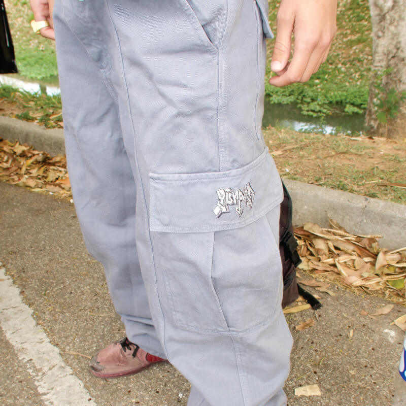 Calça desenvolvida extremamente resistente, sarja 12oz em modelagem baggy com bolsos com botão e zipper YKK - Purple-O