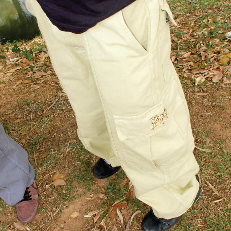 Calça desenvolvida extremamente resistente, sarja 12oz em modelagem baggy com bolsos com botão e zipper YKK - Purple-O