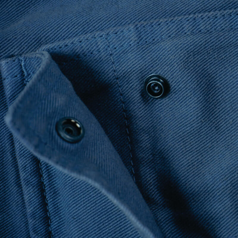 Calça desenvolvida extremamente resistente, sarja 12oz em modelagem baggy com bolsos com botão e zipper YKK - Purple-O